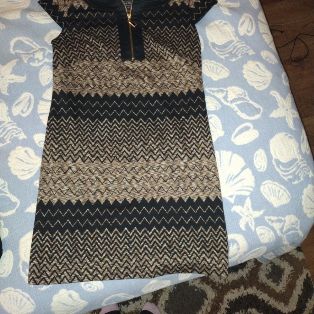 Jessica Howard Black and Tan Chevron Mini Dress